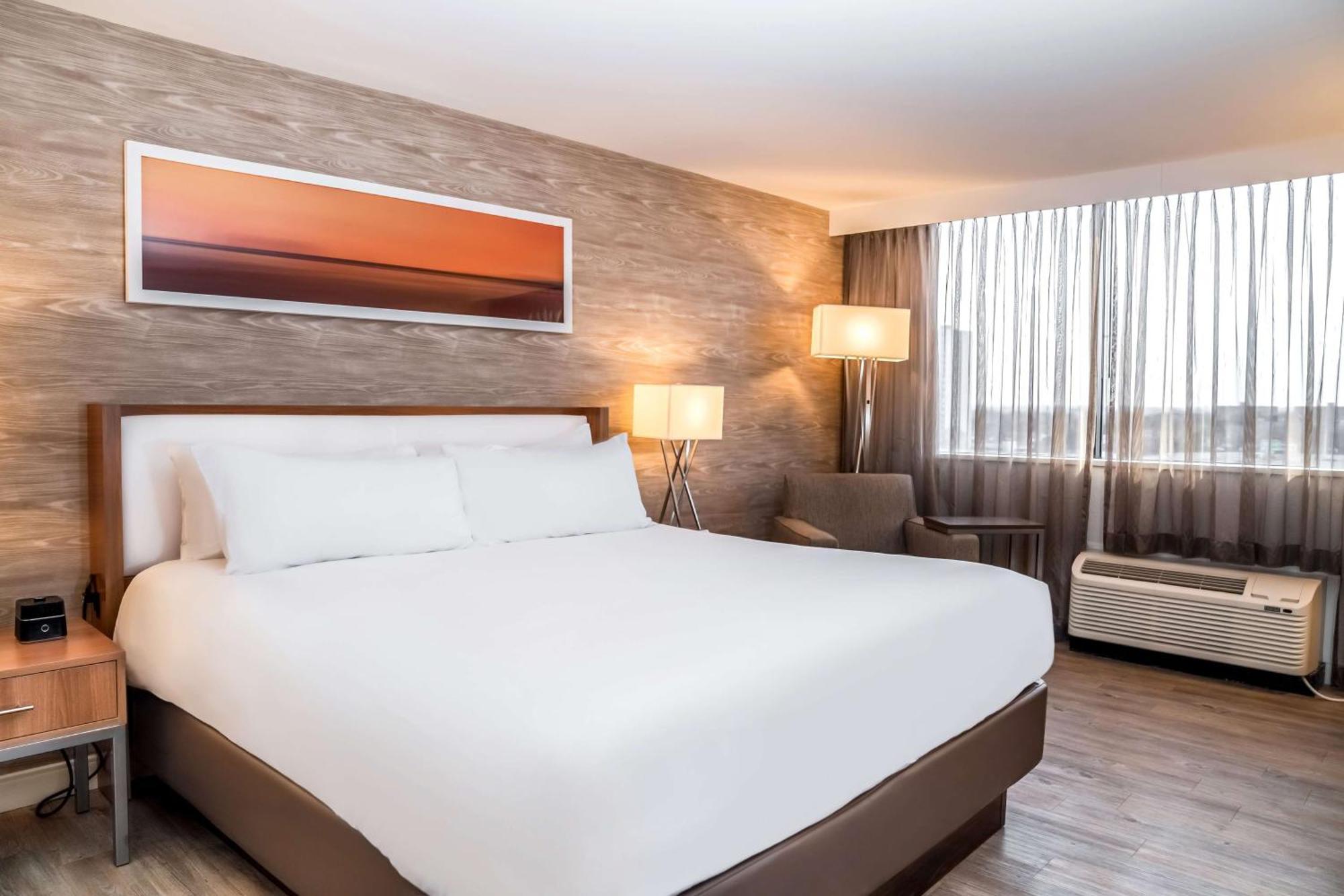 Doubletree By Hilton Kitchener Hotel Exterior photo
